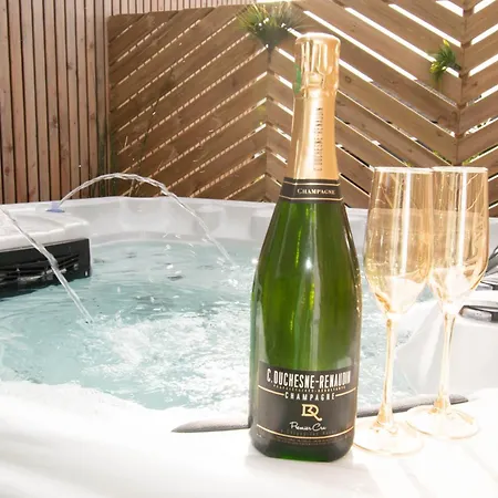 Studio Les 2 Fees - Jacuzzi - Deco Feerique Montfort-sur-Meu Buitenkant foto